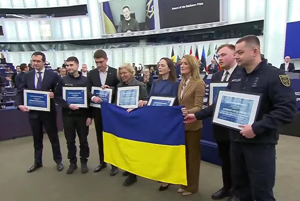 В Страсбурге вручили премию Сахарова храброму украинскому народу / скриншот В Страсбурге вручили премию Сахарова храброму украинскому народу / скриншот
