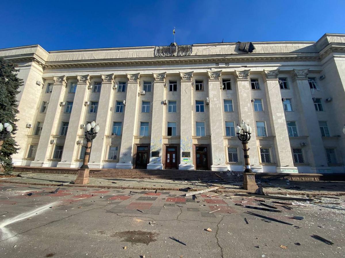 Росіяни завдали удару по центру Херсона, є загиблі / фото Кирило Тимошенко Росіяни завдали удару по центру Херсона, є загиблі / фото Кирило Тимошенко