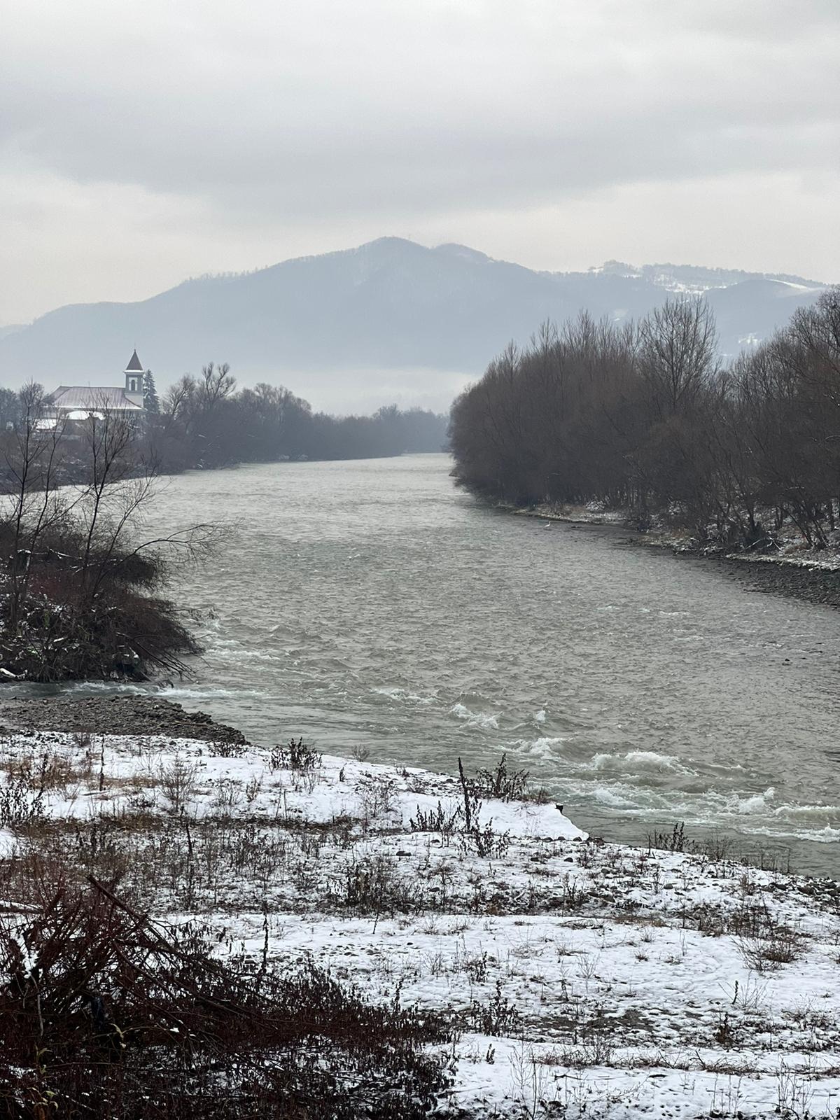 The depth of the river reaches up to 2.5 m.