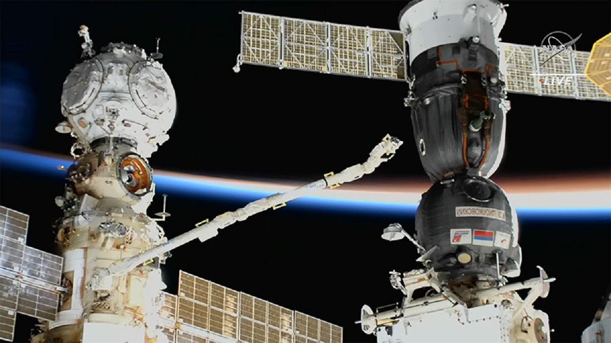 На кораблі "Союз МС-22" стався витік речовини / фото NASA TV На кораблі "Союз МС-22" стався витік речовини / фото NASA TV