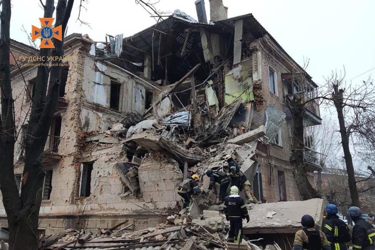 Стали известны масштабы повреждений после ракетного удара россиян по Кривому Рогу / фото facebook.com/MNSDNE Стали известны масштабы повреждений после ракетного удара россиян по Кривому Рогу / фото facebook.com/MNSDNE