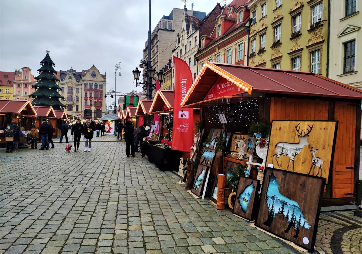 Місцеві торговці не люблять готівку / фото Марина Григоренко