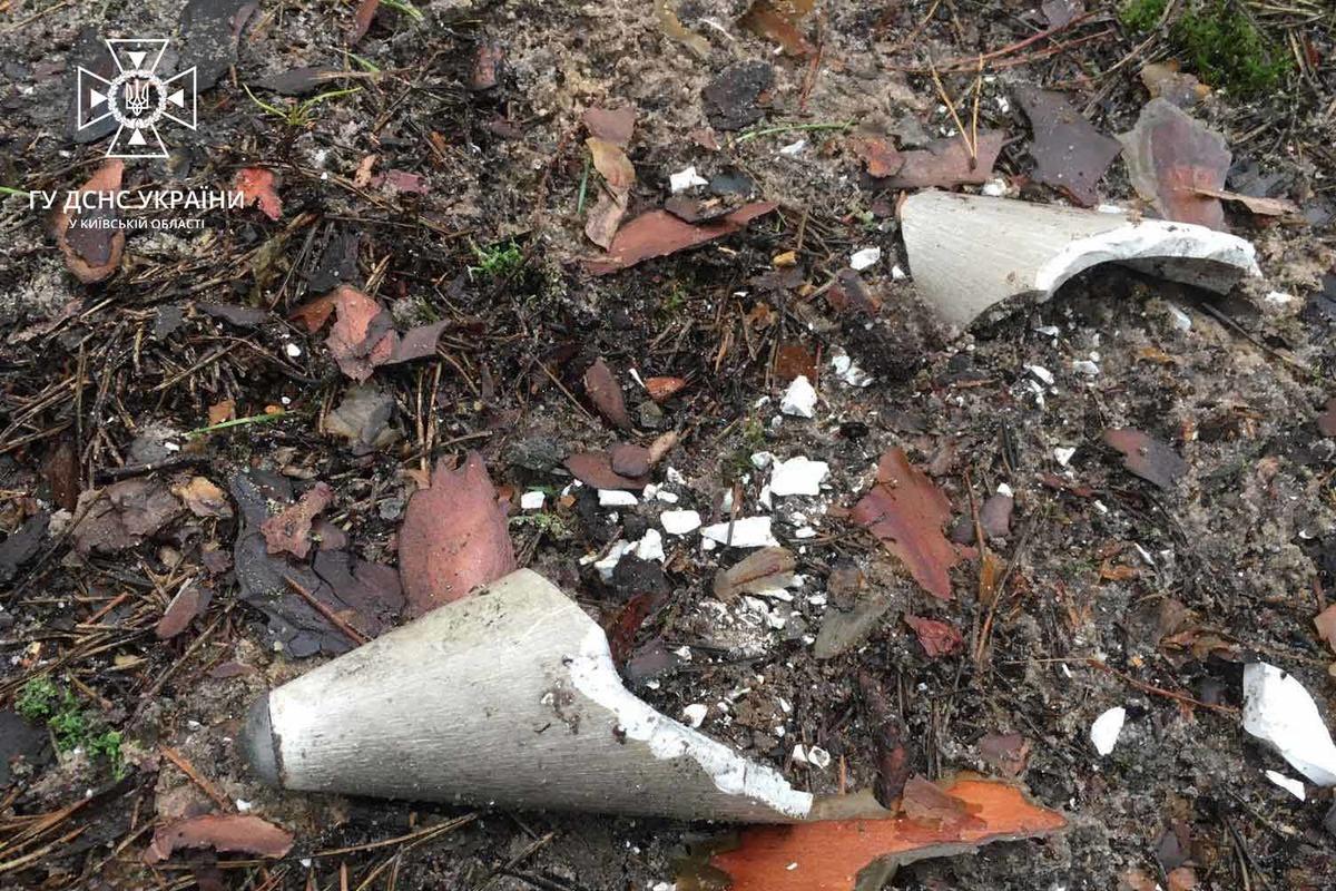 Fragments of an enemy missile were found in the Kyiv region / photo kv.dsns.gov.ua