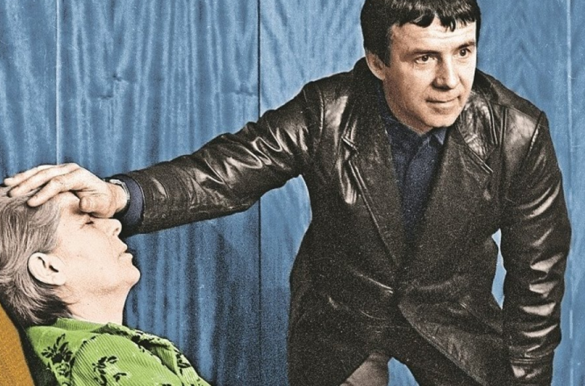 Кашпировский во время одного из своих сеансов в 1980х / скриншот Кашпировский во время одного из своих сеансов в 1980х / скриншот