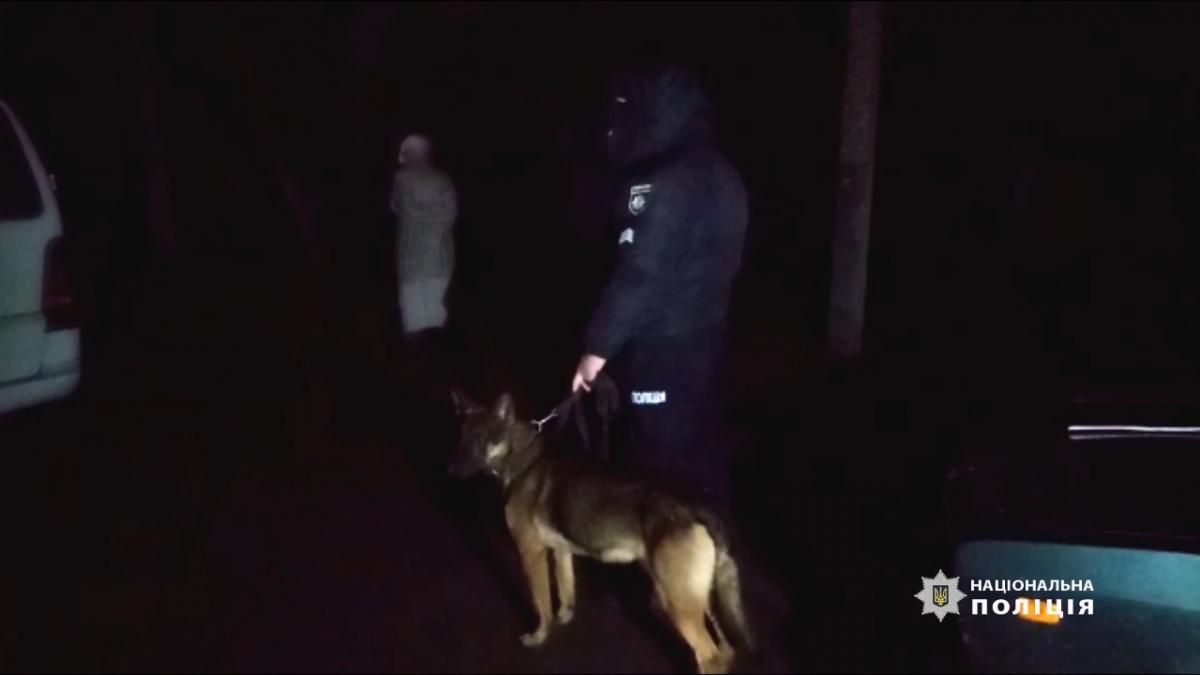 За несколько дней полицейские установили личность злоумышленника и затем задержали его / фото od.npu.gov.ua За несколько дней полицейские установили личность злоумышленника и затем задержали его / фото od.npu.gov.ua