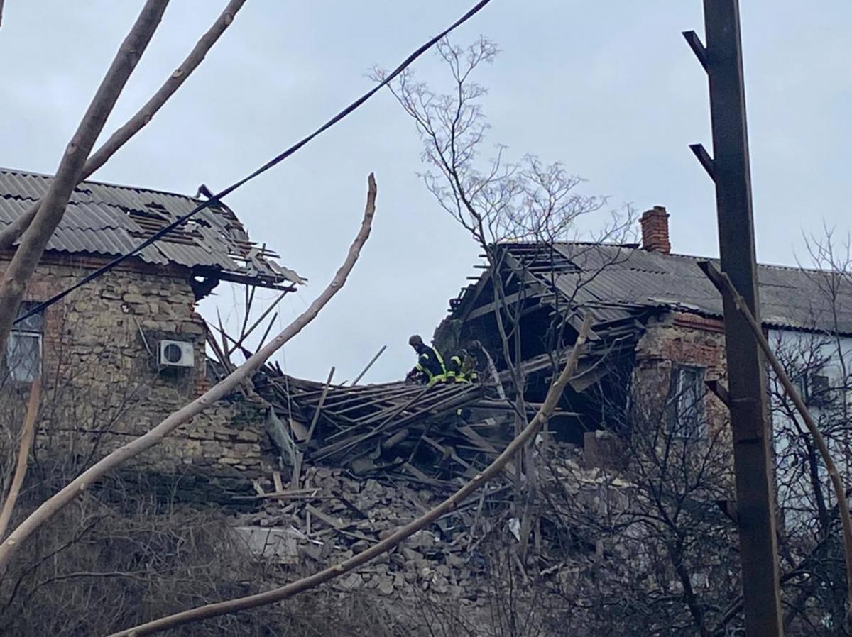 Руйнувань у Херсоні зазнали оселі мирних мешканців / фото t.me/khersonskaODA Руйнувань у Херсоні зазнали оселі мирних мешканців / фото t.me/khersonskaODA