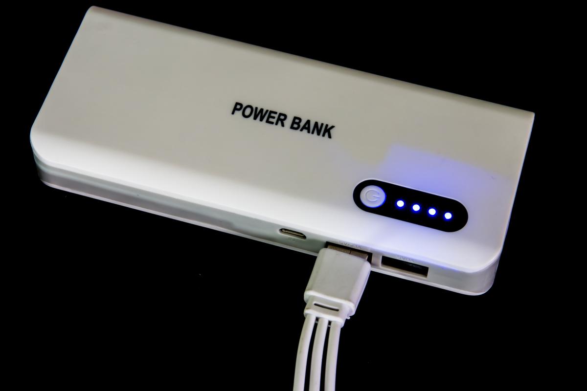 Чтобы Wi-Fi работал без света, нужно запитать роутер через пауэрбанк или другой источник бесперебойного питания / фото ua.depositphotos.com Чтобы Wi-Fi работал без света, нужно запитать роутер через пауэрбанк или другой источник бесперебойного питания / фото ua.depositphotos.com