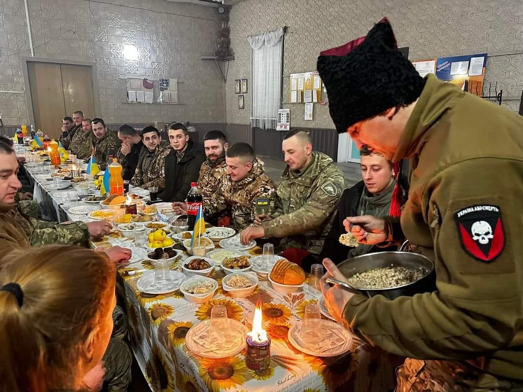 Як українські воїни Святвечір відсвяткували / facebook.com/GeneralStaff.ua Як українські воїни Святвечір відсвяткували / facebook.com/GeneralStaff.ua