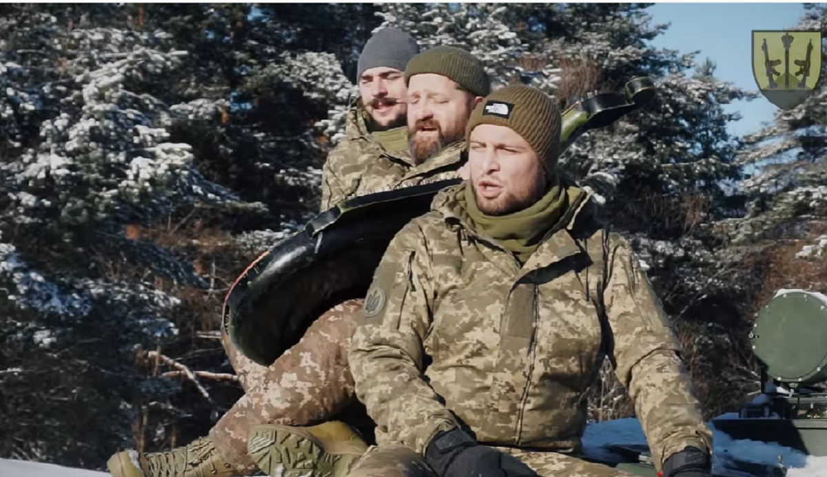 Воины ВСУ спели "Щедрик" / Скриншот Воины ВСУ спели "Щедрик" / Скриншот