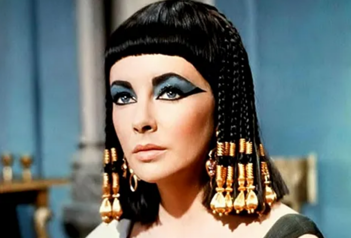 У мережі показали, який вигляд насправді має цариця Клеопатра / скріншот з фільму