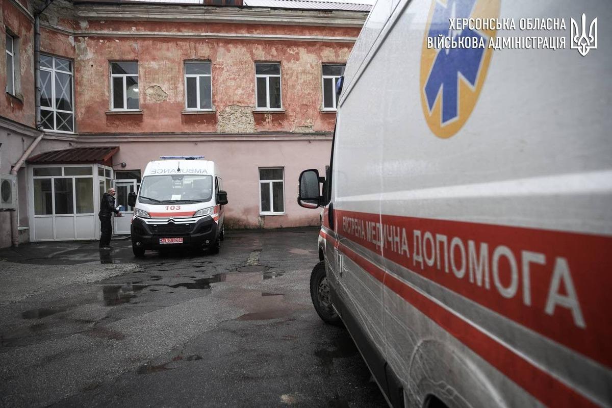 Последствия обстрелов оккупантов по больнице Херсона / t.me/khersonskaODA Последствия обстрелов оккупантов по больнице Херсона / t.me/khersonskaODA