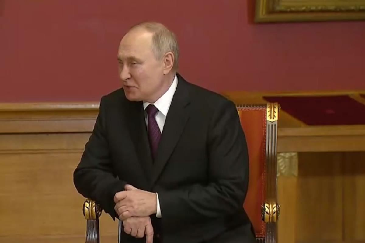 Владимир Путин подарил кольца лидерам стран СНГ / скриншот Владимир Путин подарил кольца лидерам стран СНГ / скриншот