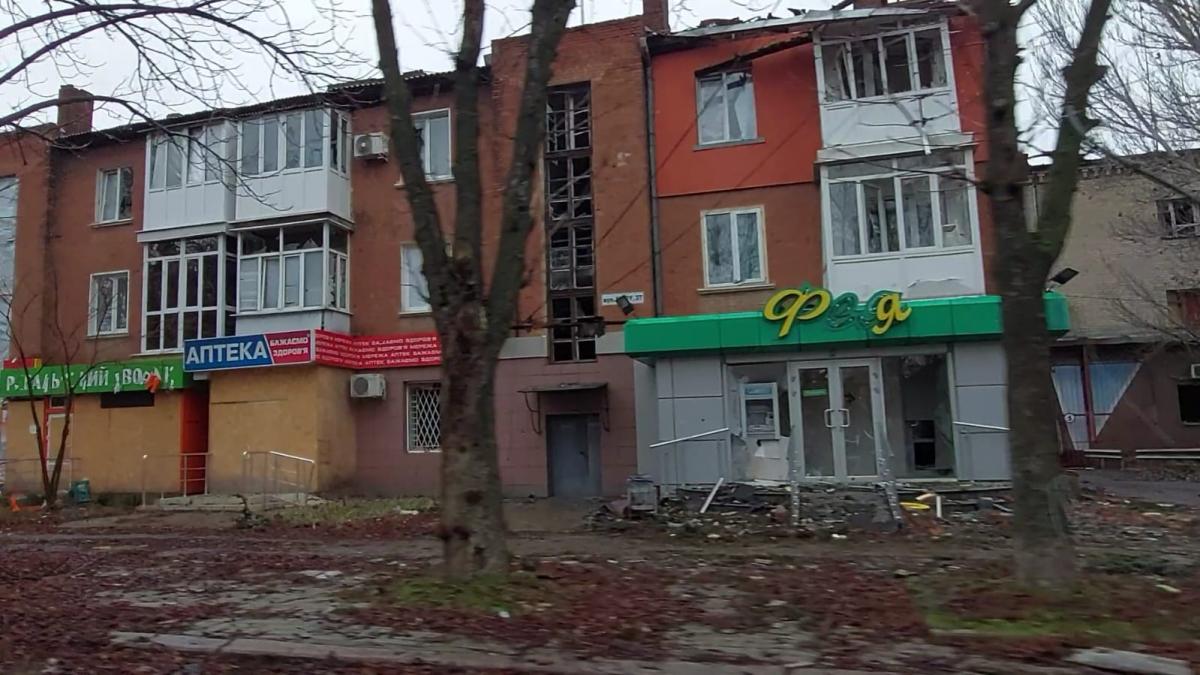 В Бахмуте до сих пор находятся дети / фото Мубариз Асланов, агентство Report.az ы Баку.TV В Бахмуте до сих пор находятся дети / фото Мубариз Асланов, агентство Report.az ы Баку.TV