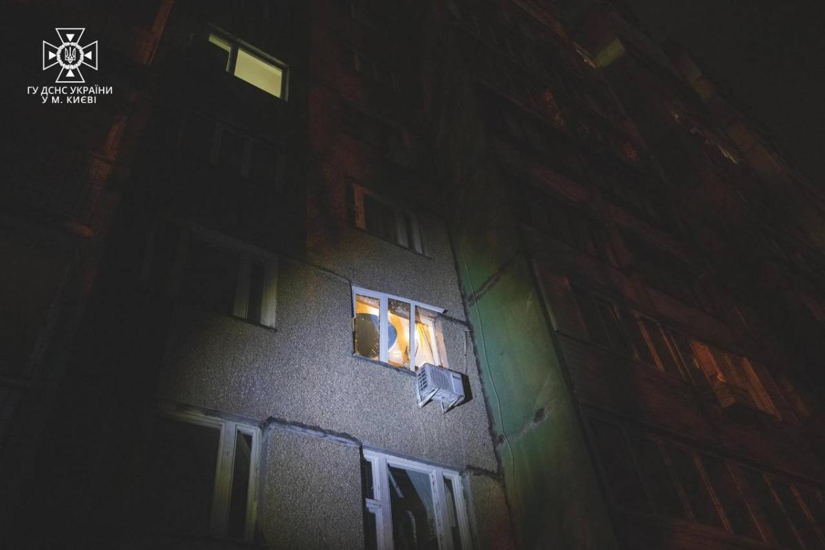 В одной из квартир в Киеве взорвался газовый баллончик / фото ГСЧС Украины В одной из квартир в Киеве взорвался газовый баллончик / фото ГСЧС Украины