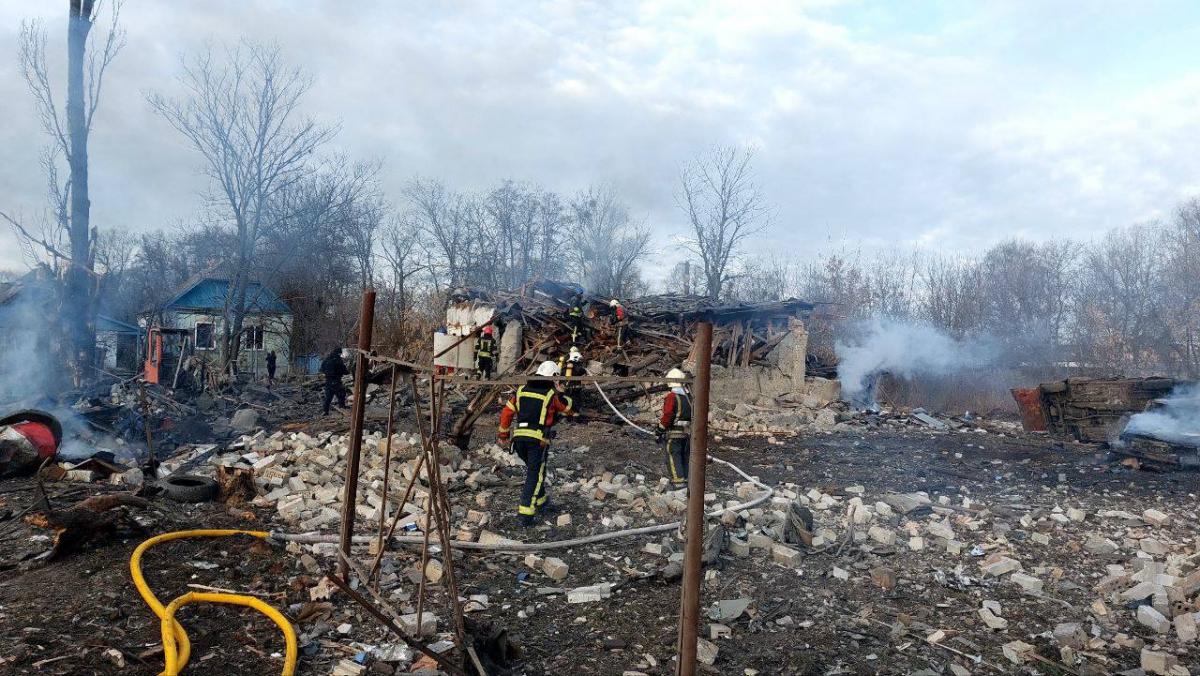 РФ атакує ракетами Київ, наслідки "прильоту" в Дарницькому районі / фото ОП РФ атакує ракетами Київ, наслідки "прильоту" в Дарницькому районі / фото ОП