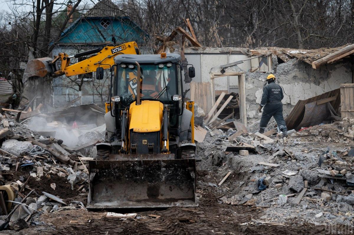 Україна допоможе громадянам відбудувати зруйноване житло / фото УНІАН Україна допоможе громадянам відбудувати зруйноване житло / фото УНІАН