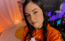 Саша Грей відповіла росіянам, які використали її фото в пропагандистському плакаті