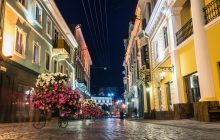 На Буковині заборонили будь-яке зовнішнє освітлення під час комендантської години