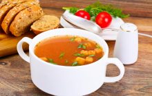 Прозрачный и наваристый: как приготовить идеальный бульон из курицы