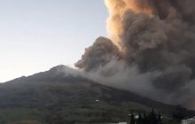 В Италии из-за извержения вулкана произошло цунами (видео)