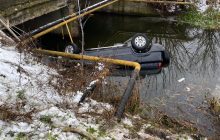 На Волині машина злетіла з моста у річку: дві людини загинули, постраждали діти (фото)