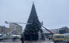 В освобожденной Буче установили новогоднюю елку (фото)