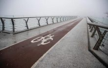 У Києві відкрили для пішоходів "міст Кличка", який постраждав від російської ракети (фото)