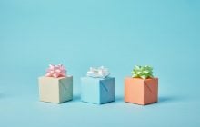 Что подарить девушке на Новый год 2023: ТОП-5 лучших идей