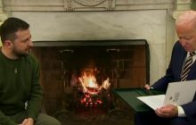 Зеленський передав Байдену лист і нагороду від захисника Бахмута (фото)