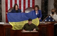 Зеленский передал Конгрессу флаг Украины от защитников Бахмута (фото)