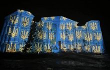 Перед Різдвом відомий на весь світ митець підсвітив будівлі Києва (фото)