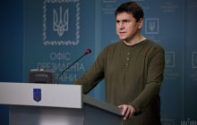 Подоляк призвал уничтожать оружейные заводы Ирана