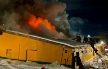 У російському Мурманську сталася масштабна пожежа: палає база постачання (фото)