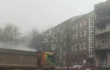 "Щасливого Різдва від окупантів": у Маріуполі росіяни знесли Дім з годинником (відео)