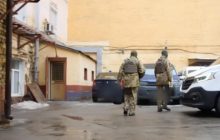 ЗМІ пояснили, чому в Україні держтаємниці доправляють у конверті з рук в руки (відео)