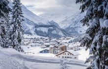 В Австрії відшукали десятьох лижників, яких вже встигли "поховати" під лавиною