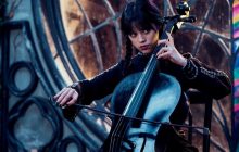 Звезда сериала "Уэнздей" в прозрачном наряде приняла неприличную позу (фото)