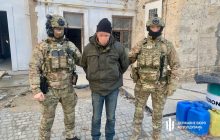 Служив РФ навіть після деокупації: в Херсоні затримали колаборанта-працівника СІЗО