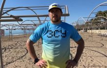 "Евпатория, улыбайся, мы здесь": Усик оригинально поздравил украинцев с Новым годом (видео)