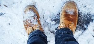 Ноги не будут мерзнуть даже в сильный мороз: вот что нужно положить под стельку