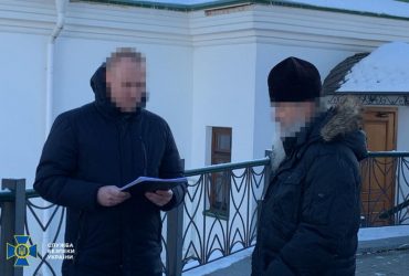 Русский мир в Лавре: СБУ вручила подозрение священнику за песни про матушку-Русь (фото)