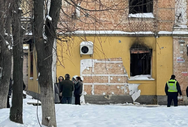 У Гостомелі зрізали зі стіни графіті британського художника Бенксі (фото)