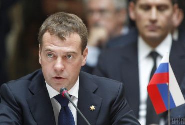 Медведєв зірвався через санкції США: пообіцяв атомний удар по вежах-близнюках