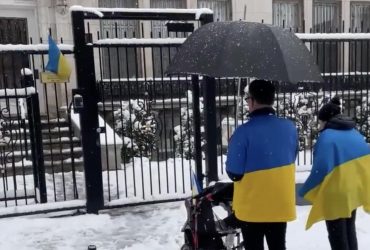 Канадієць майстерно тролить російських дипломатів у Монреалі (відео)