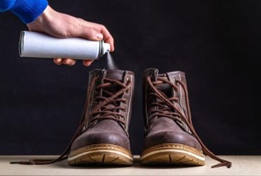 Чтобы вонь перестала докучать: как убрать запах из обуви