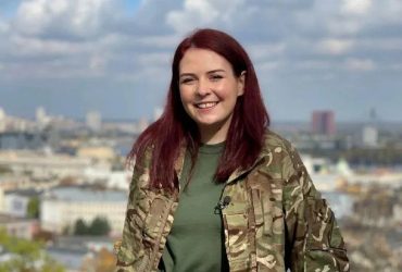 Пташка з Азовсталі довела до сліз виконанням Пливе кача в Німеччині (відео)