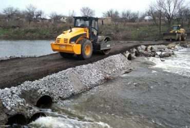 На Херсонщине восстановили проезд по мосту, разрушенному российскими оккупантами (фото)