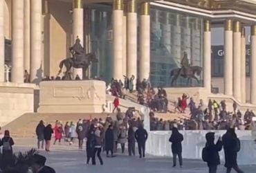 В столице Монголии вспыхнули протесты, люди попытались штурмовать Дворец правительства