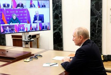 Путін провів нараду на тлі дивних вибухів на російських аеродромах