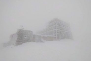 У Карпатах вирує негода: вдарив 10-градусний мороз та здійнявся потужний вітер (фото)